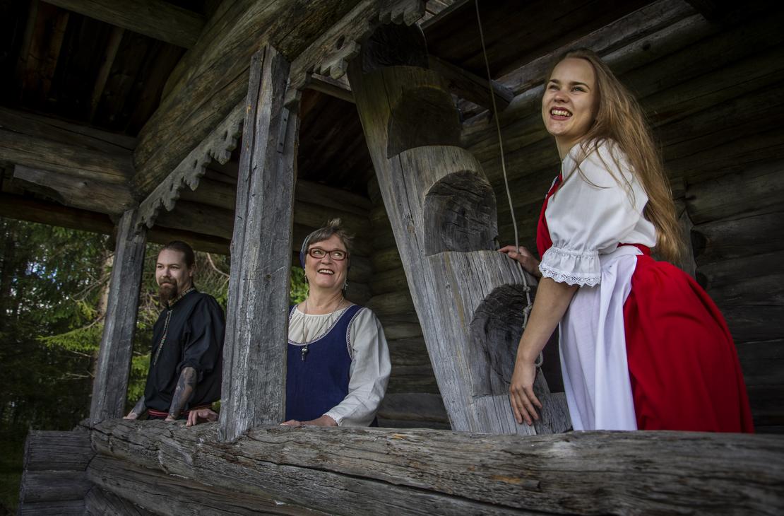 Ihmisiä tsasounalla
